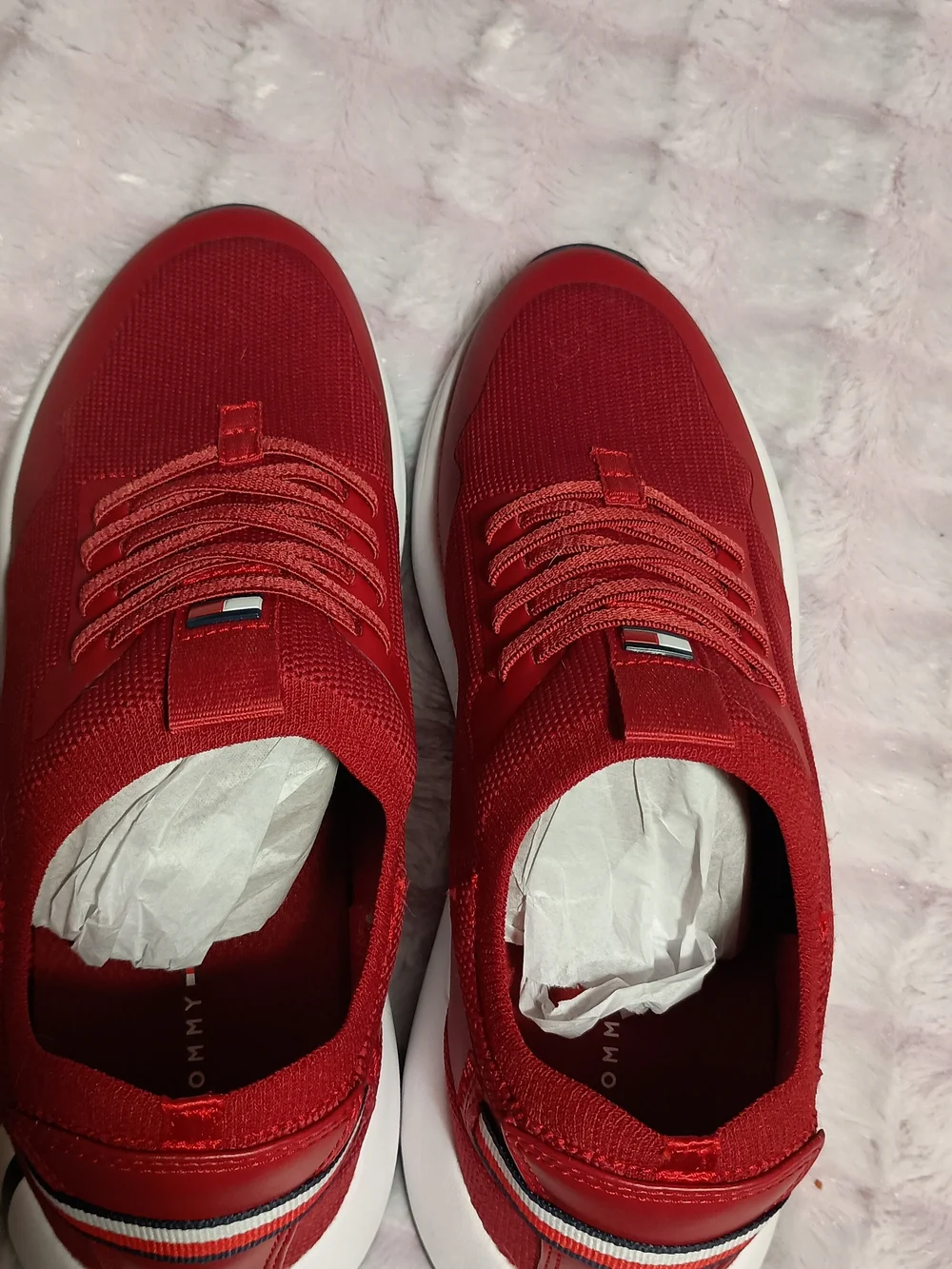NIB Tommy Hilfiger Red Knit Low-Top Sneakers with White Sole and Flag Detail 8.5